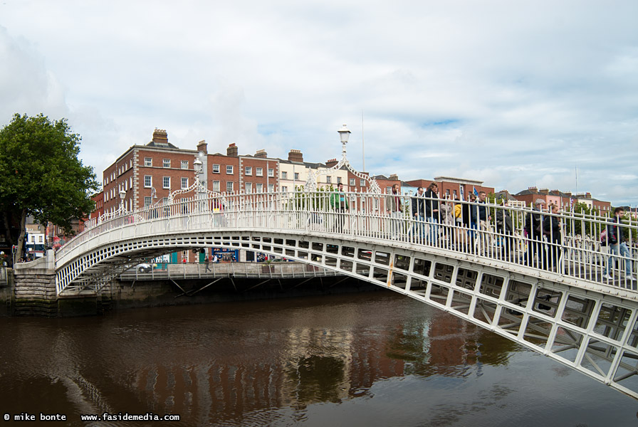 Ha'penny Bridge and River Liffey