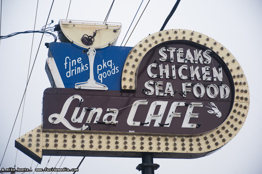 Luna Caf Sign