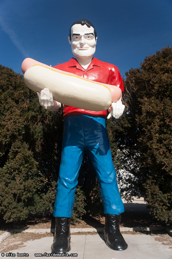 Bunyon's Muffler Man