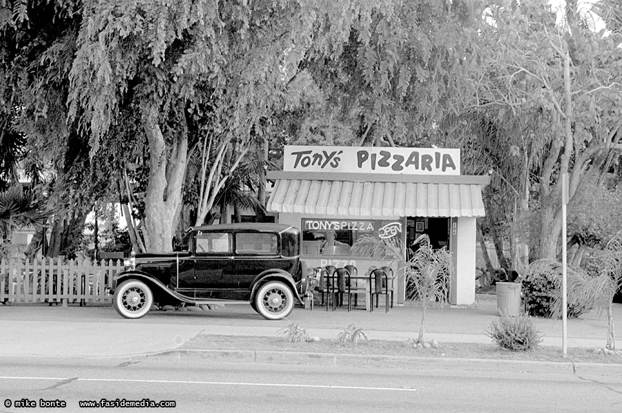 Tony's Pizzaria